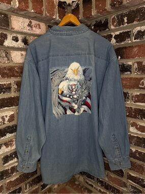 Vintage Patriotic Bald Eagle American Flag USA Meskwaki Casino Denim Button Up